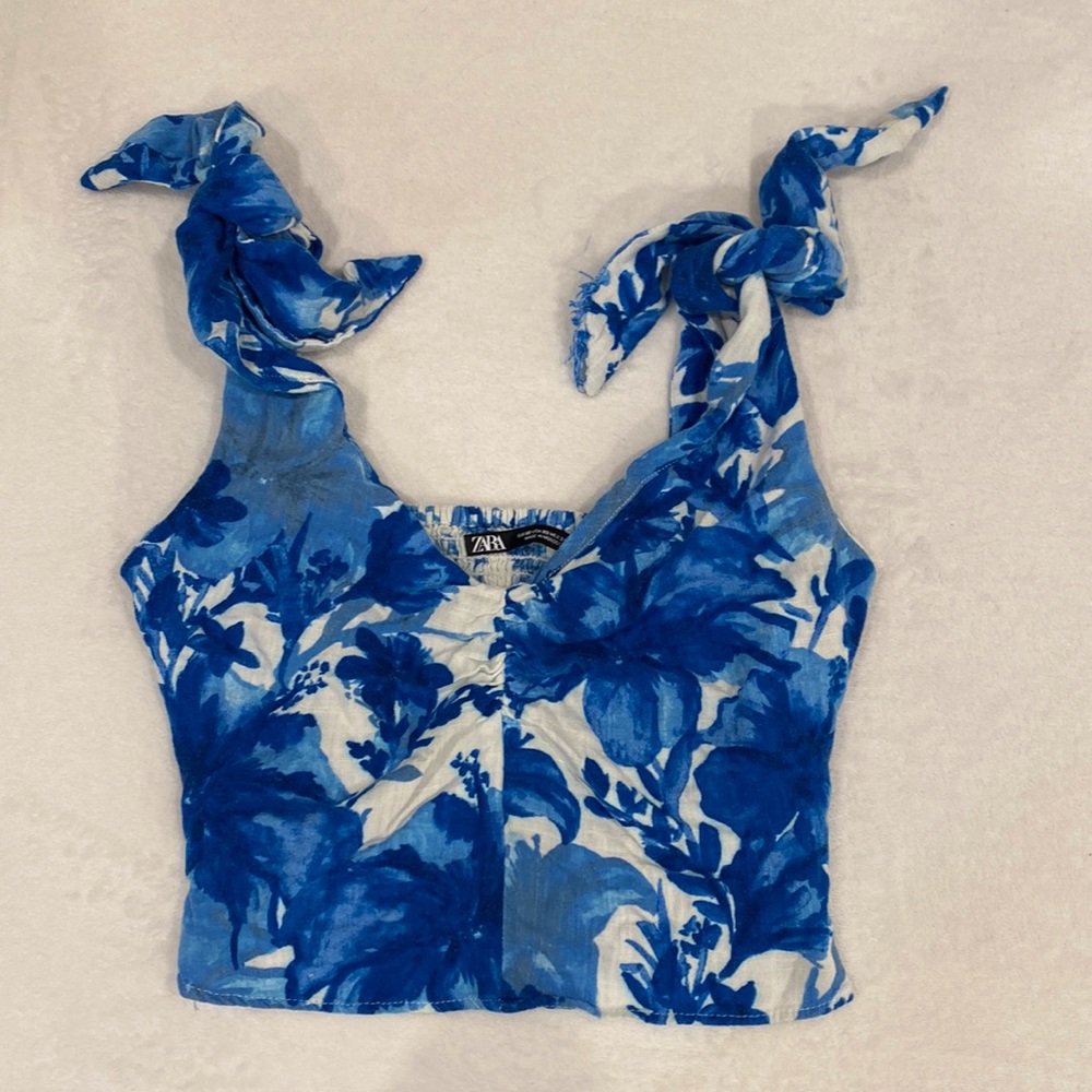 Zara Blue and white floral top